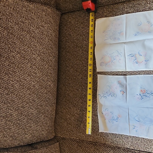 Two Vintage hand made napkins. - Picture 8 of 9